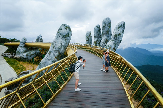 CẦU VÀNG ĐÀ NÃNG